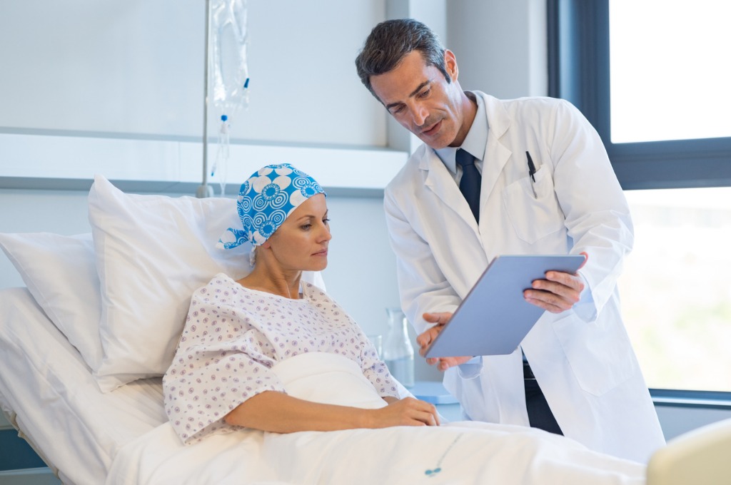 doctor-with-cancer-patient